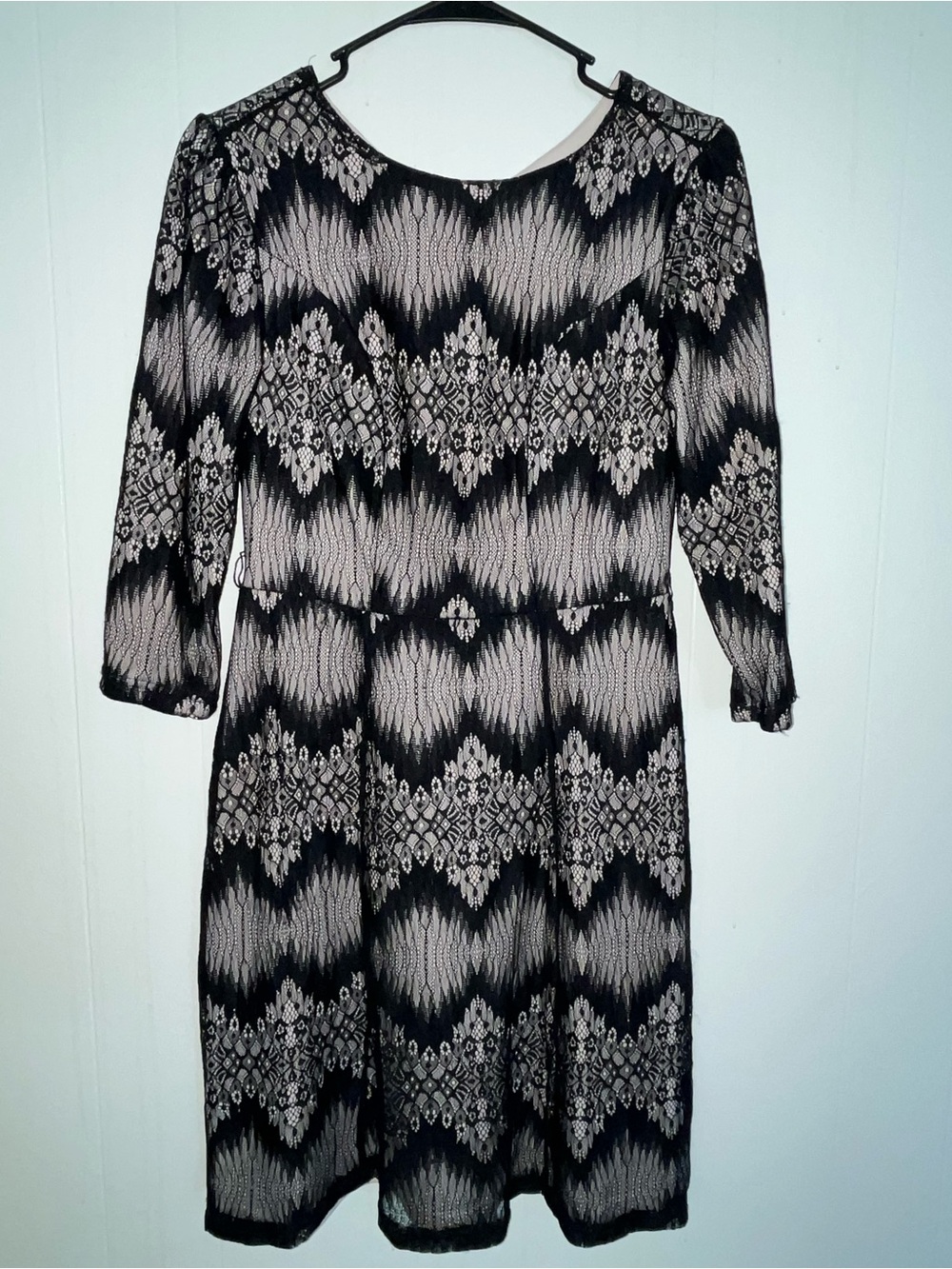 Versona Black and Cream Patterned Long-Sleeve Midi Dress